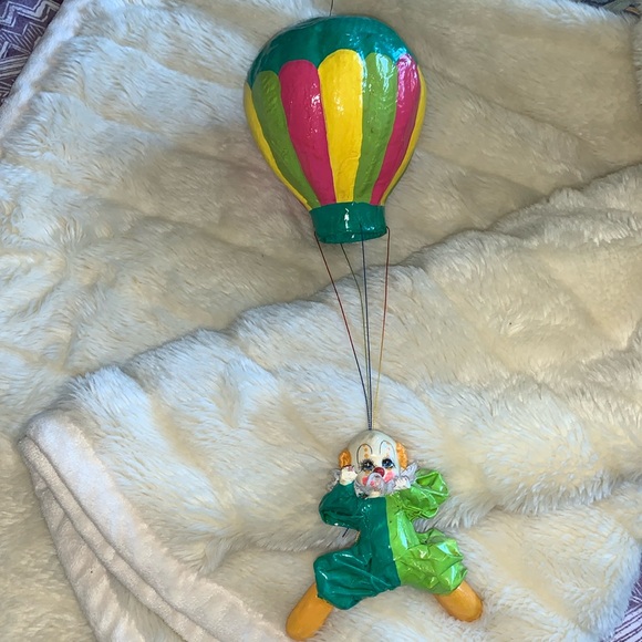 Vintage paper mache hanging air balloon and clown mobile - Picture 4 of 15